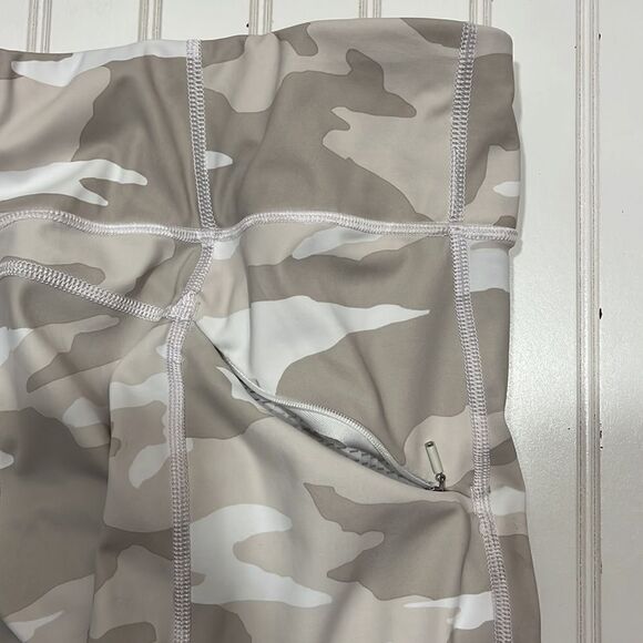 Athleta camo contender 7/8 tight legging - Picture 7 of 11